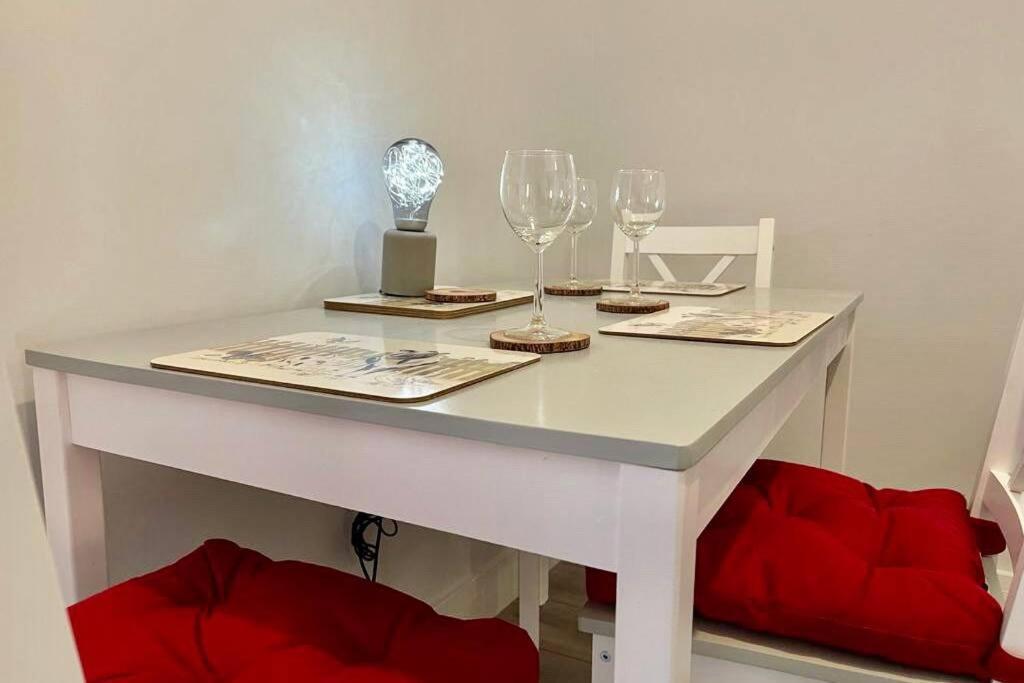 Holiday home New Build House With Parking In Town Centre. A****