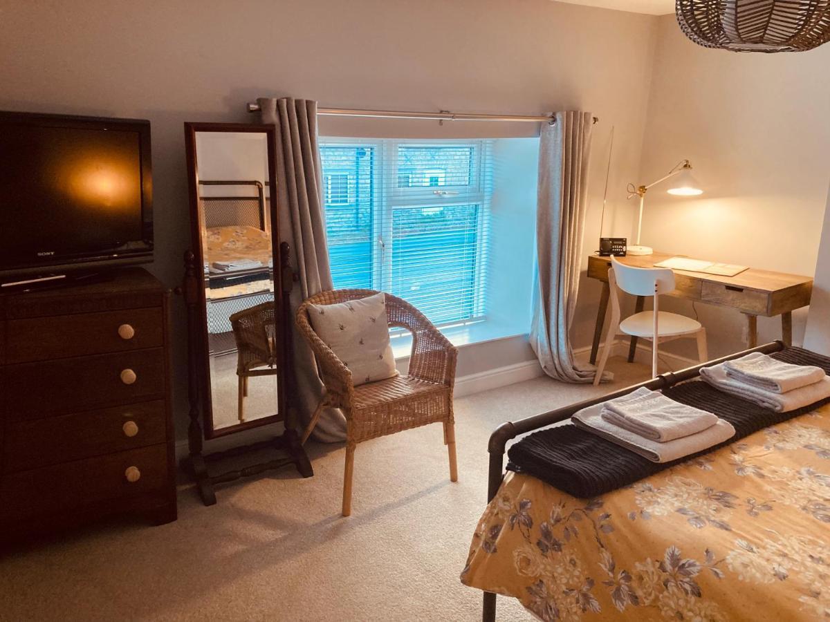 Cosy Four Miles From Centre Holiday home *