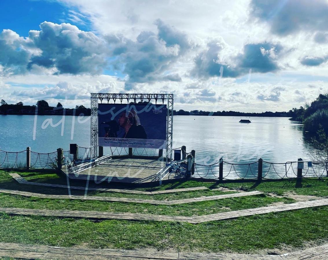Tattershall Lakes Mini Breaks - The Avenue *
