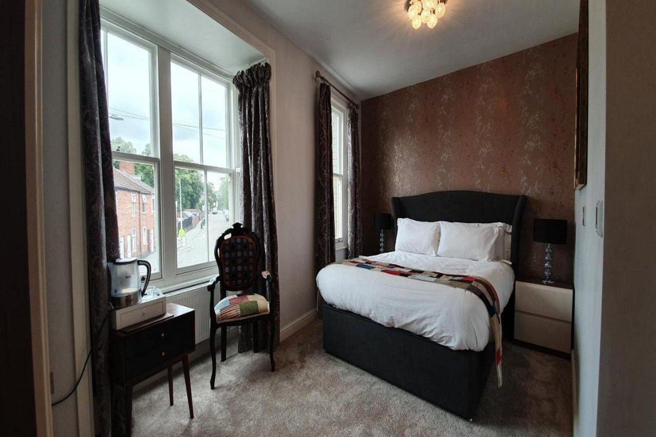 The Bronze Pig Hotel 3*