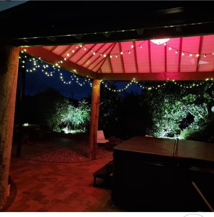 Retreat With Private Hot Tub Holiday home