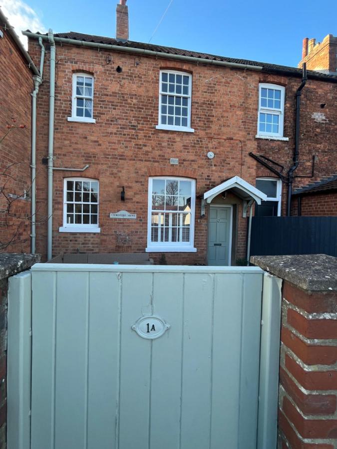 Choristers Mews: Luxury A Stones Throw From The Cathedral! Holiday home