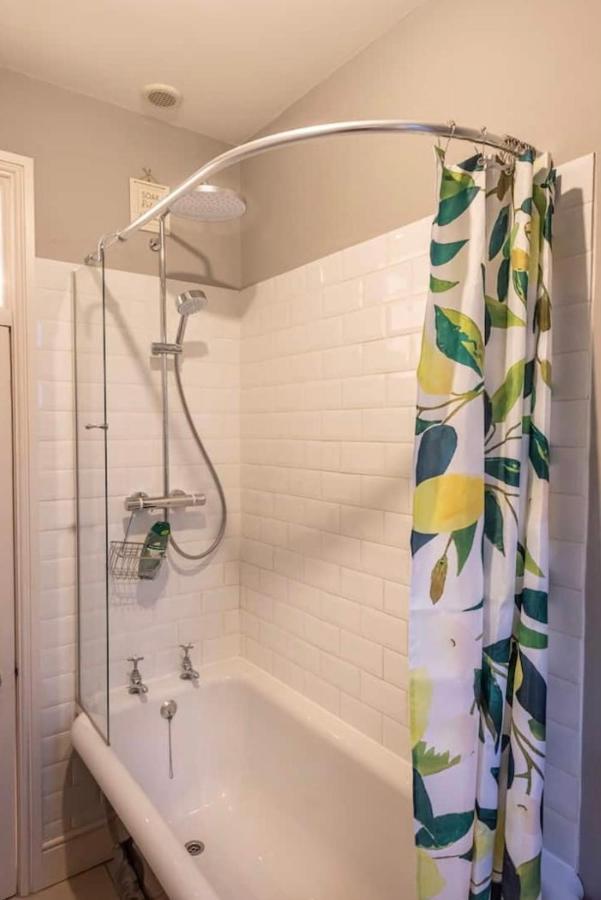 Choristers Mews: Luxury A Stones Throw From The Cathedral! Holiday home