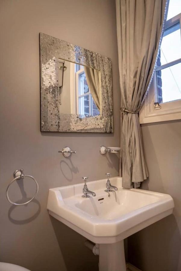 Choristers Mews: Luxury A Stones Throw From The Cathedral! *