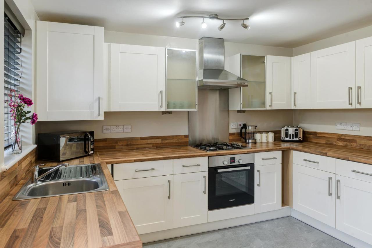 Comfortable 3 Bed Apartment Lincoln