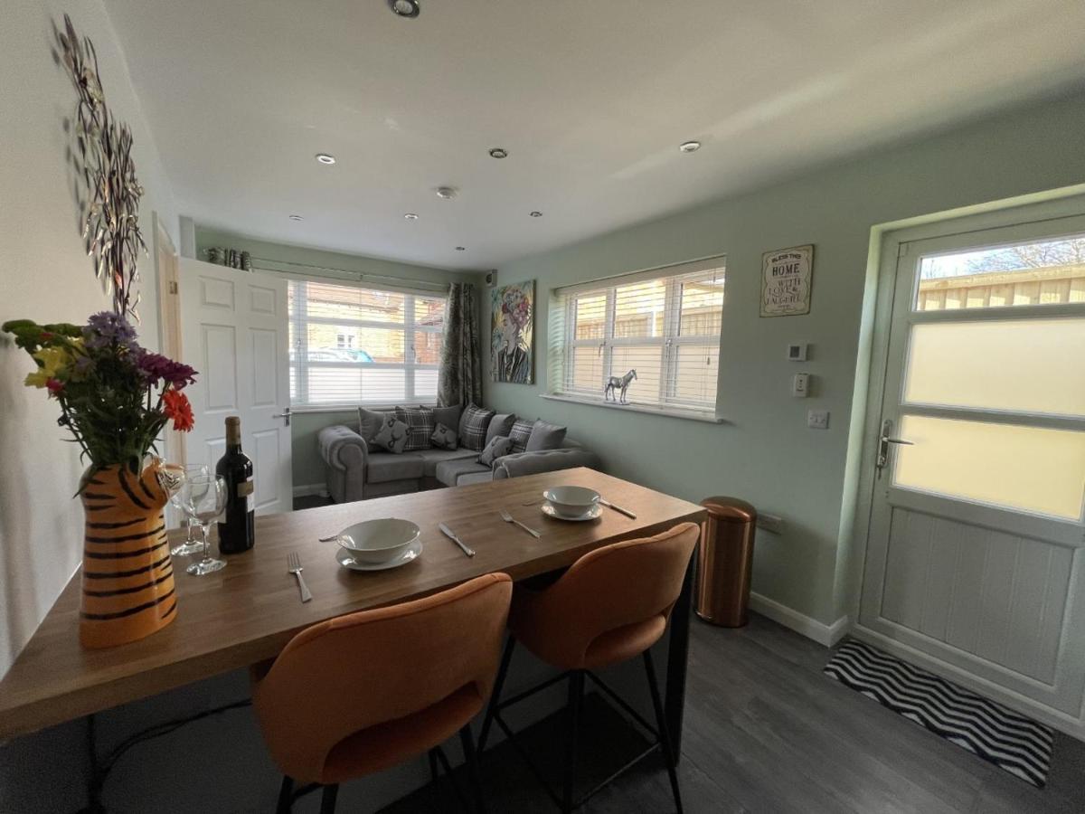 Orchard Cottage. * Lincoln