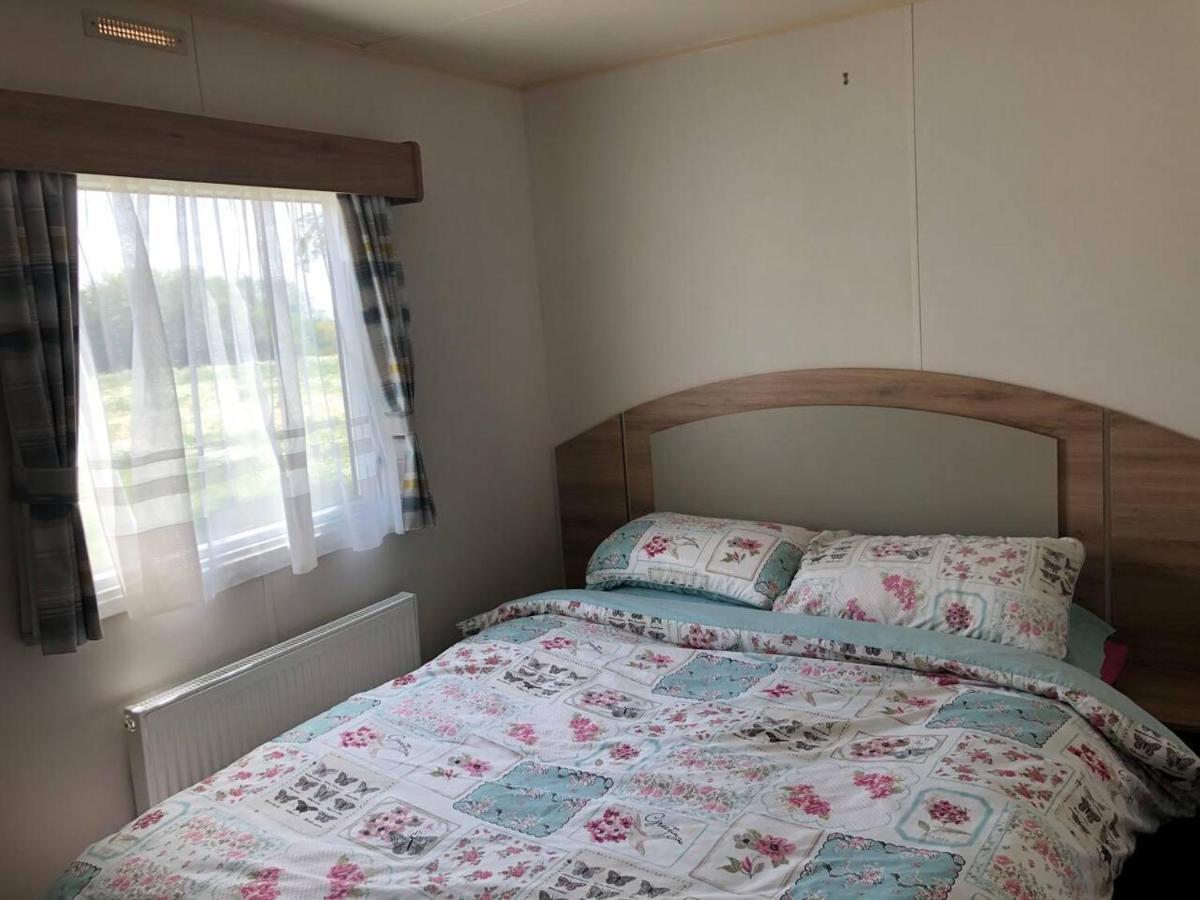 Holiday home Lovely 3-bed Caravan With Hot Tub In Lincolnshire