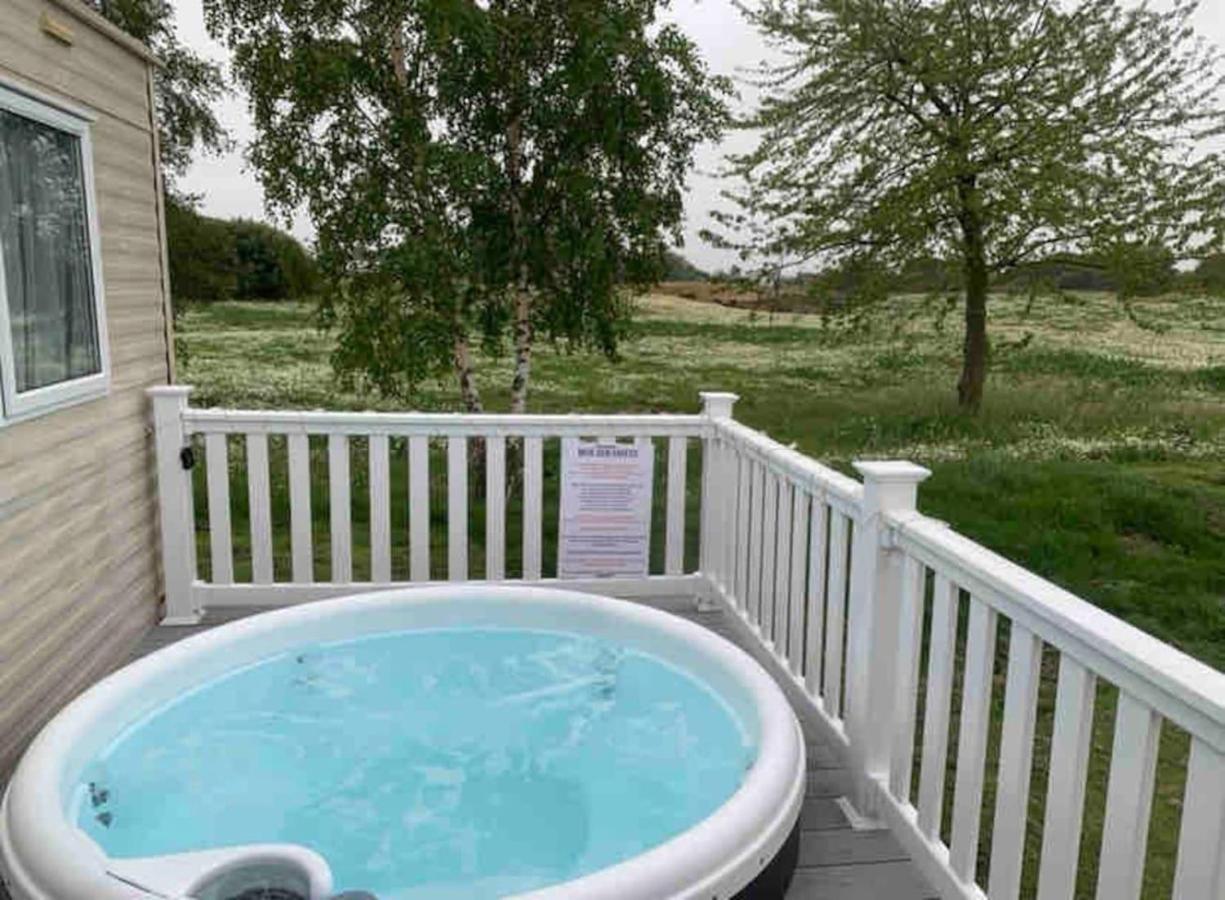 Lovely 3-bed Caravan With Hot Tub In Lincolnshire * Lincoln