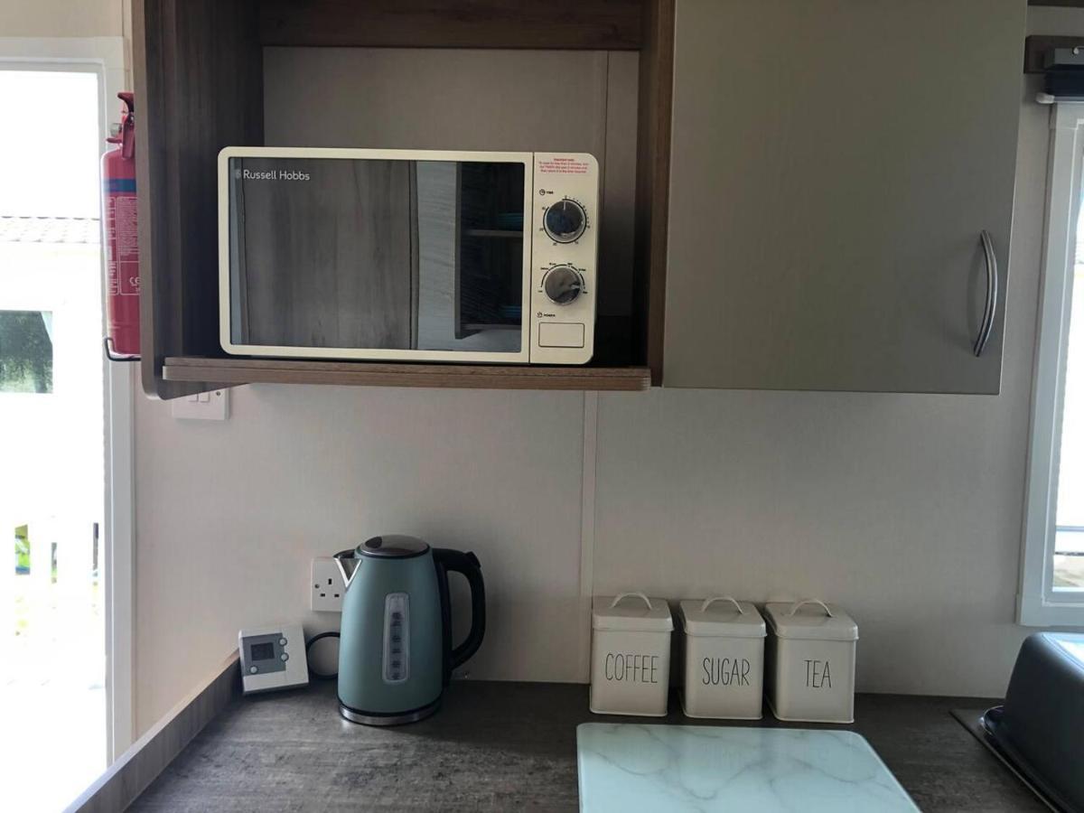 Lovely 3-bed Caravan With Hot Tub In Lincolnshire