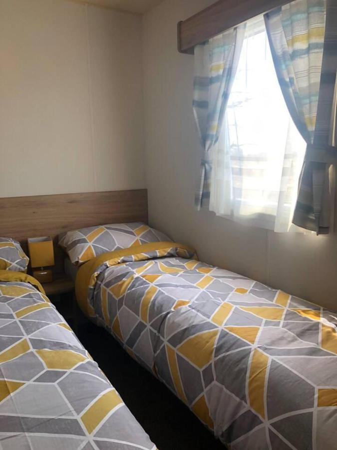Holiday home Lovely 3-bed Caravan With Hot Tub In Lincolnshire Lincoln