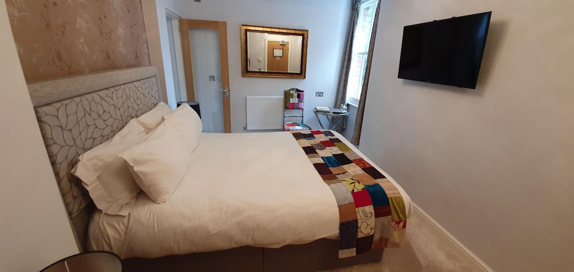 The Bronze Pig Hotel 3*