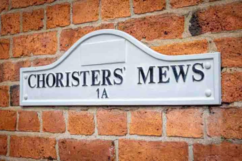 Choristers Mews: Luxury A Stones Throw From The Cathedral! Holiday home *