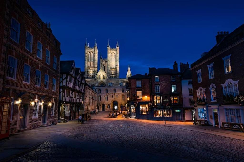 Choristers Mews: Luxury A Stones Throw From The Cathedral! Holiday home