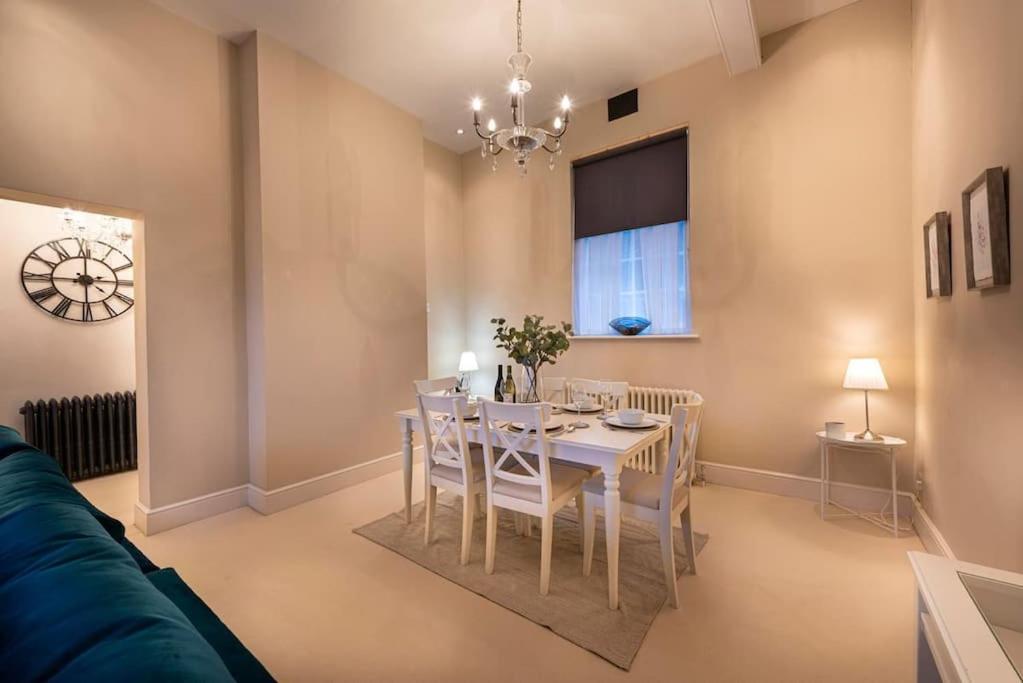 Holiday home Choristers Mews: Luxury A Stones Throw From The Cathedral! Lincoln