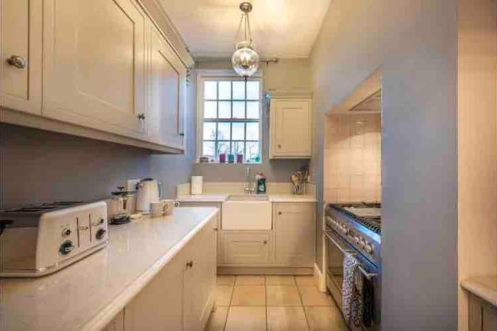 Choristers Mews: Luxury A Stones Throw From The Cathedral! Holiday home *