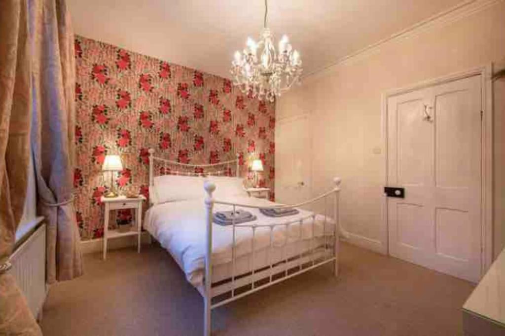 Choristers Mews: Luxury A Stones Throw From The Cathedral! Holiday home *