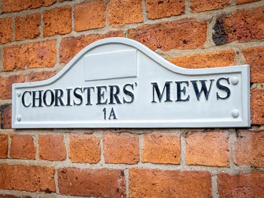 Choristers Mews: Luxury A Stones Throw From The Cathedral! Holiday home