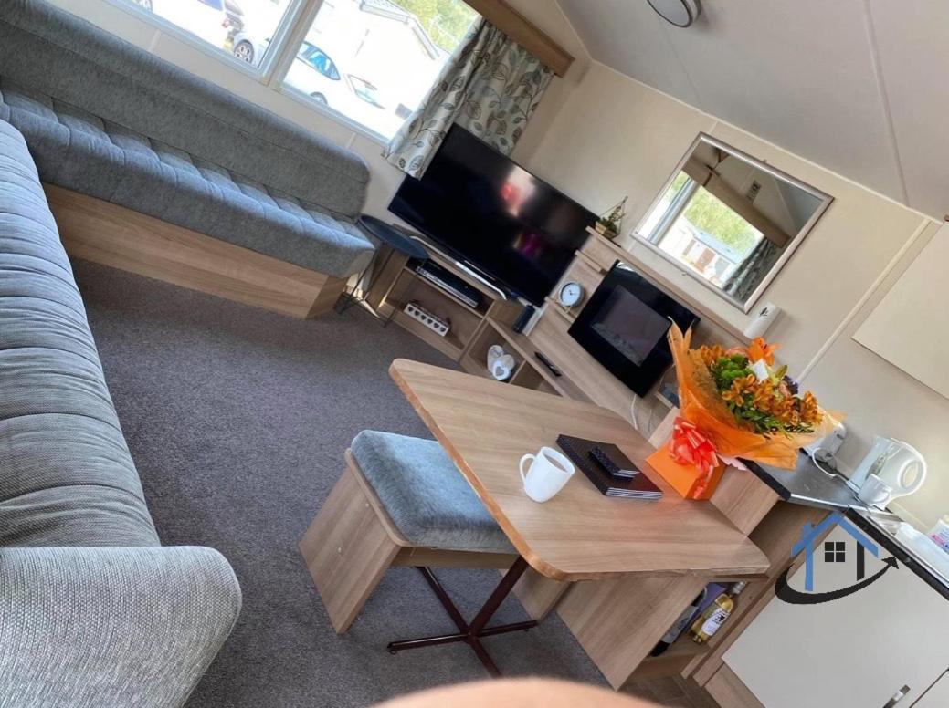 Holiday park Taverner Place, Modern Home, Sleeps 8, Pets, Corporates Welcome