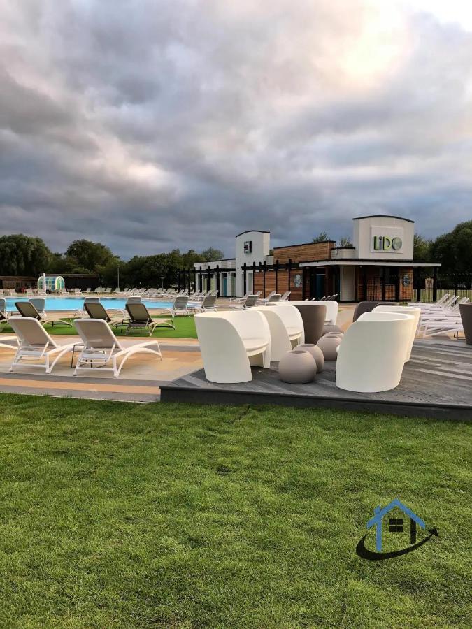 Holiday park Taverner Place, Modern Home, Sleeps 8, Pets, Corporates Welcome
