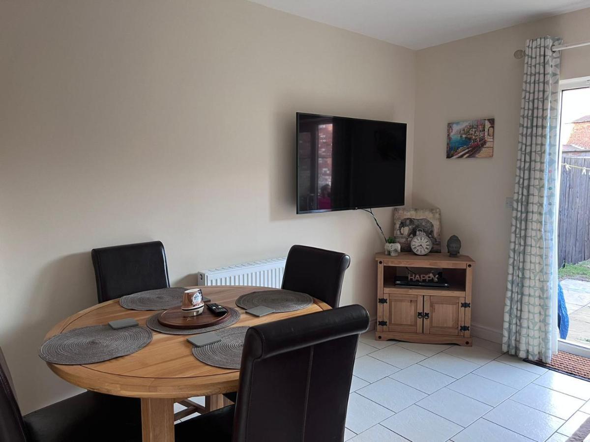 Centrally Located Lincolnshire With Free Parking On Premises * Lincoln