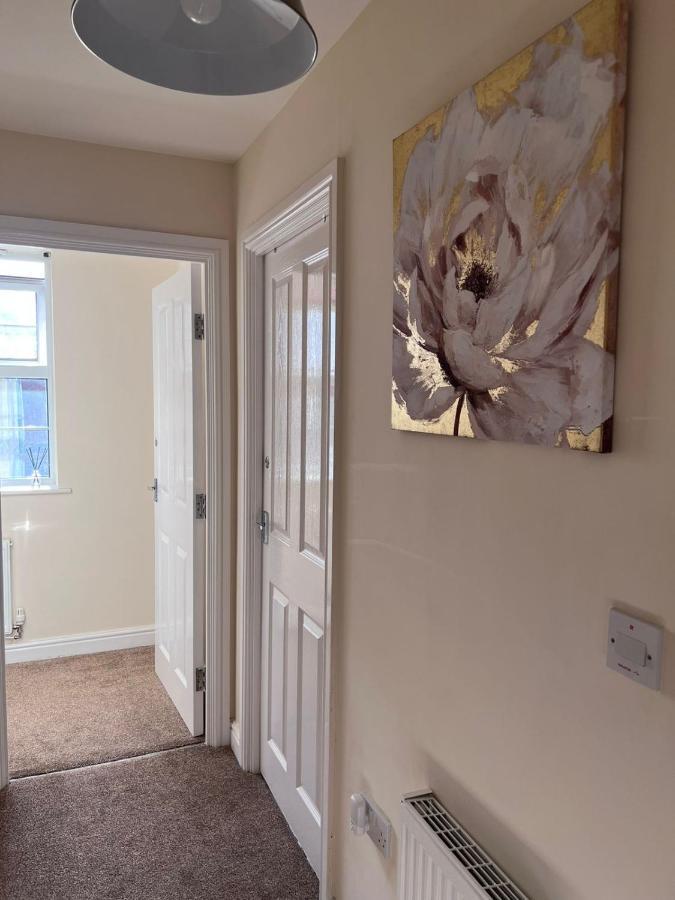 Centrally Located Lincolnshire With Free Parking On Premises Lincoln