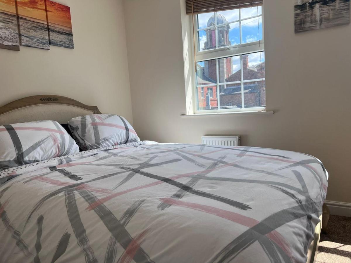 Centrally Located Lincolnshire With Free Parking On Premises Holiday home *