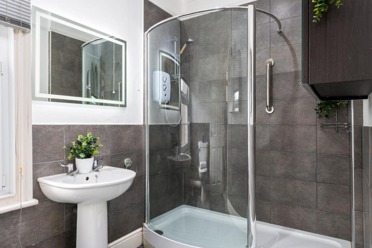 Cathedral View-2 Br-parking-ideal For Contractors Apartment Lincoln