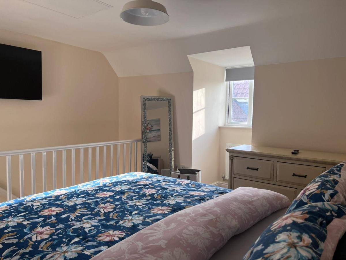 Centrally Located Lincolnshire With Free Parking On Premises Holiday home *
