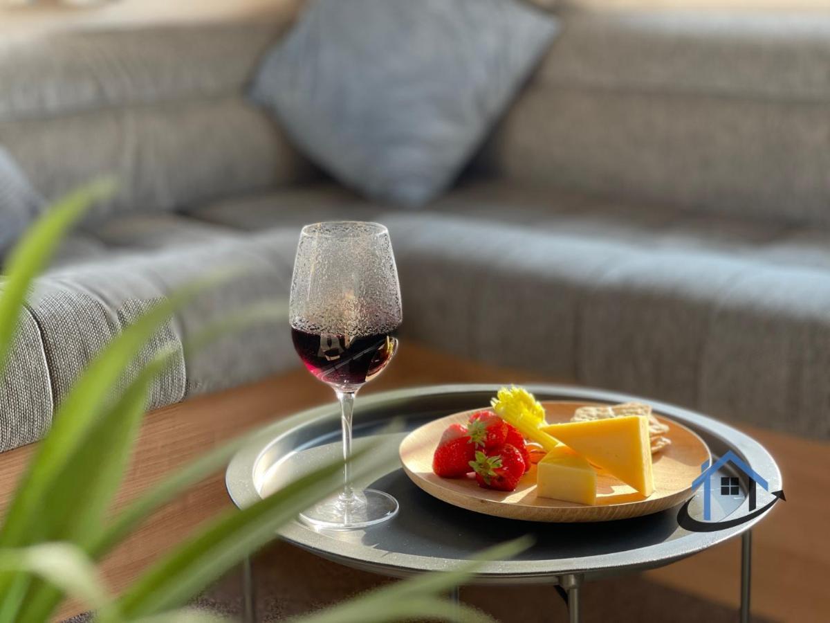 Holiday park Taverner Place, Modern Home, Sleeps 8, Pets, Corporates Welcome