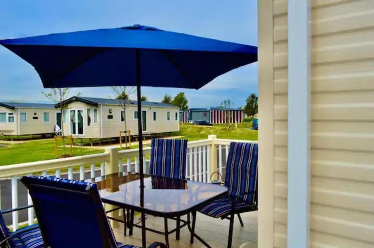 Tattershall Lakes Luxury Caravan With Hot Tub Holiday home *