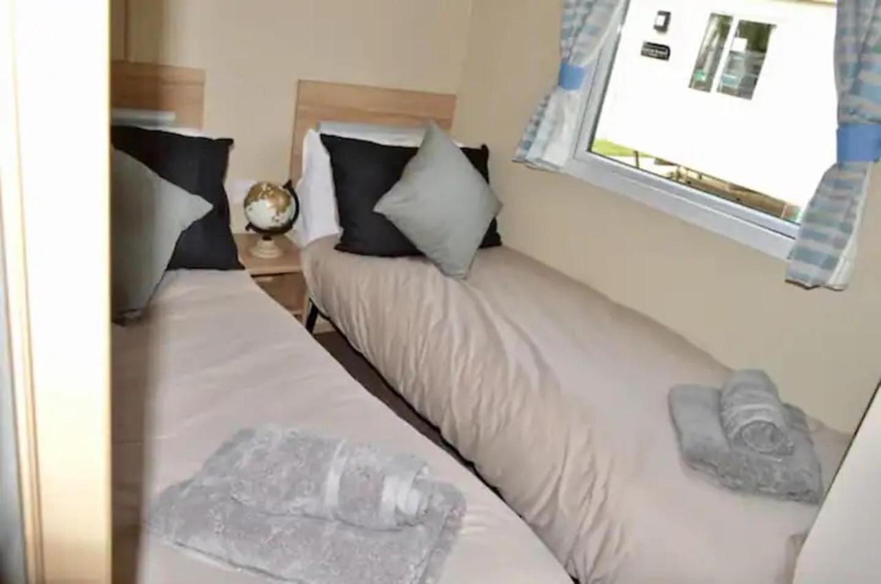 Tattershall Lakes Luxury Caravan With Hot Tub *