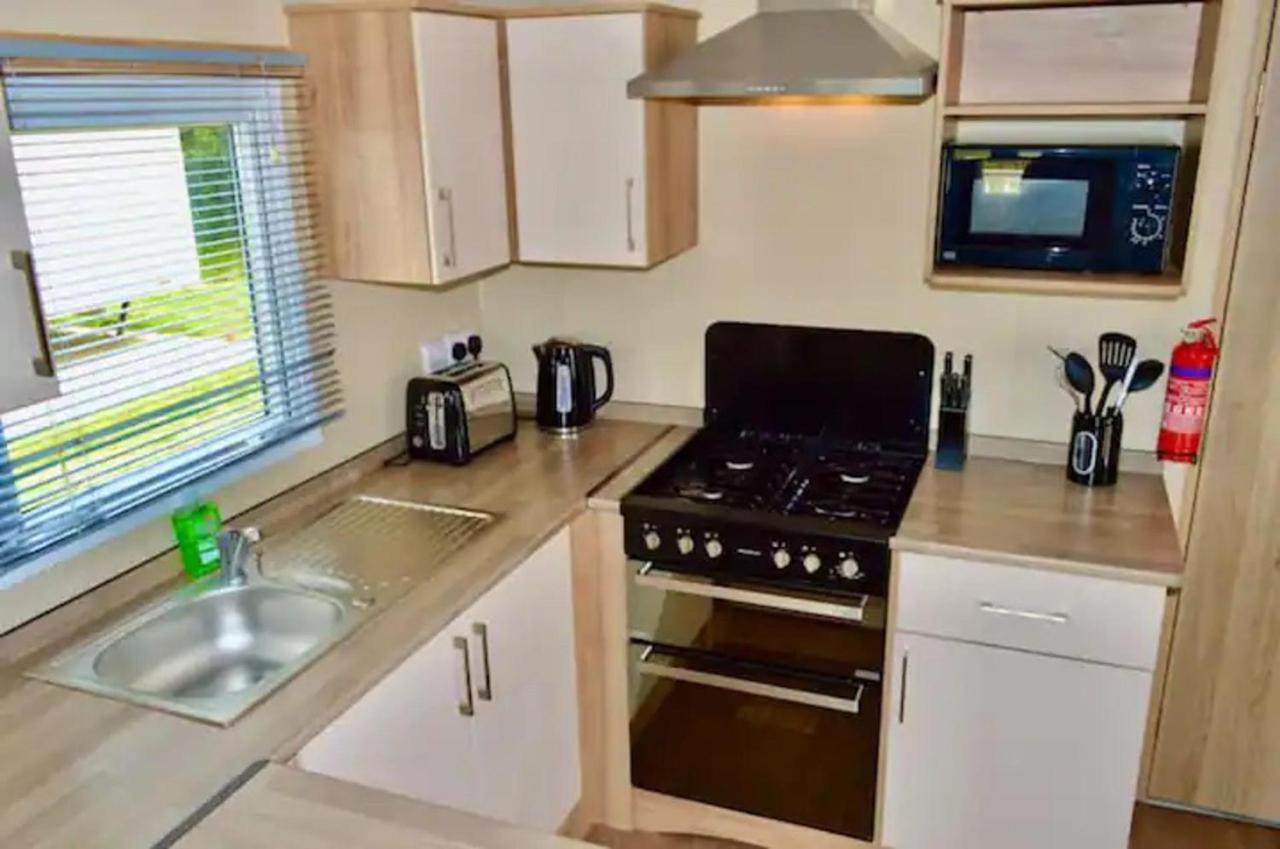 Tattershall Lakes Luxury Caravan With Hot Tub