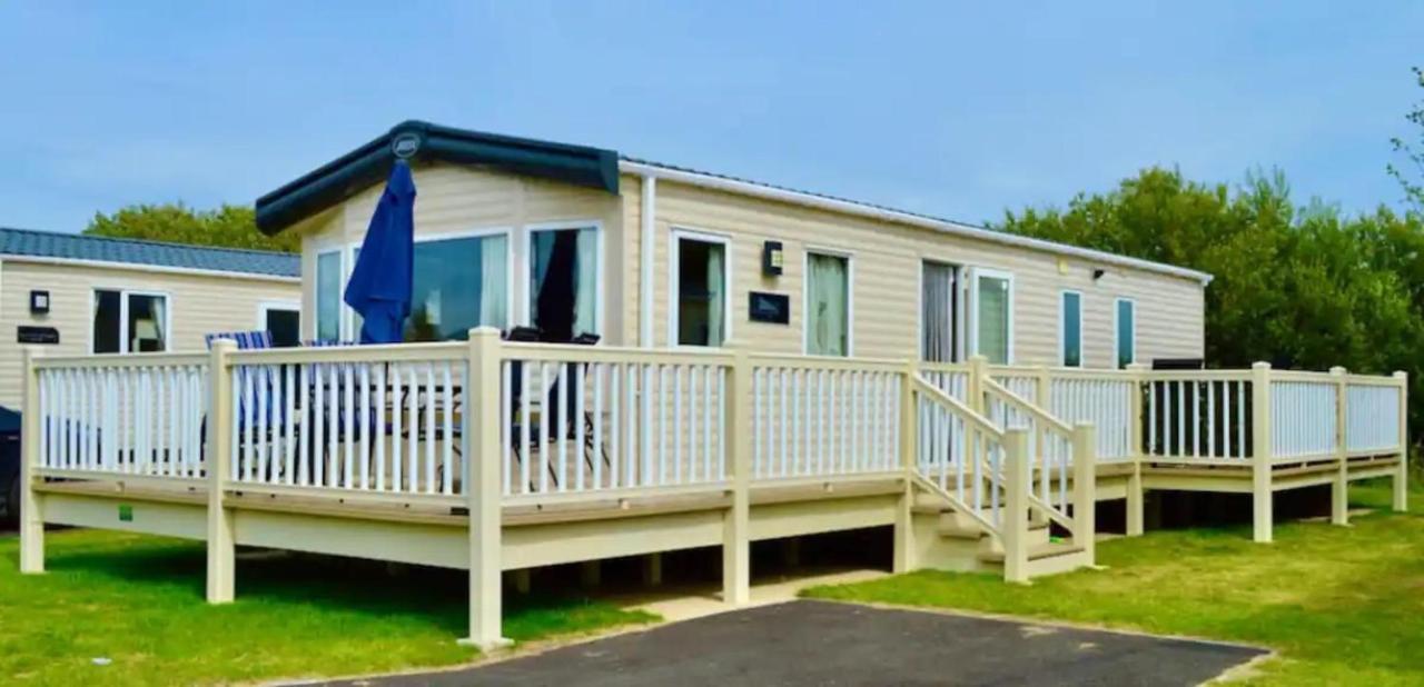 Tattershall Lakes Luxury Caravan With Hot Tub Holiday home
