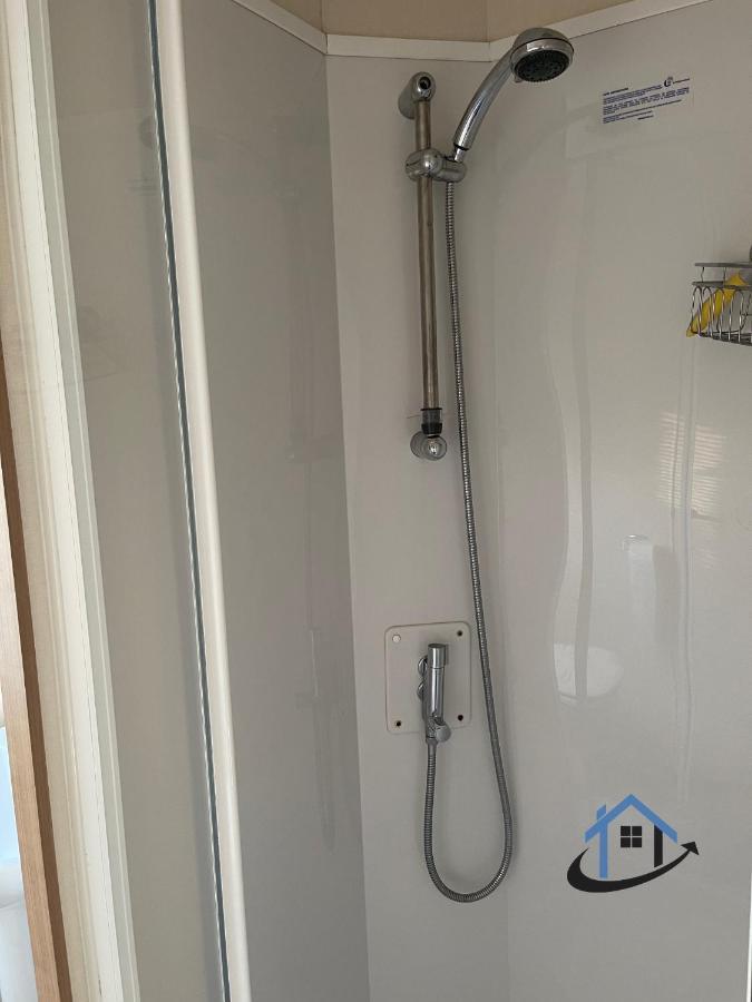 Taverner Place, Modern Home, Sleeps 8, Pets, Corporates Welcome *