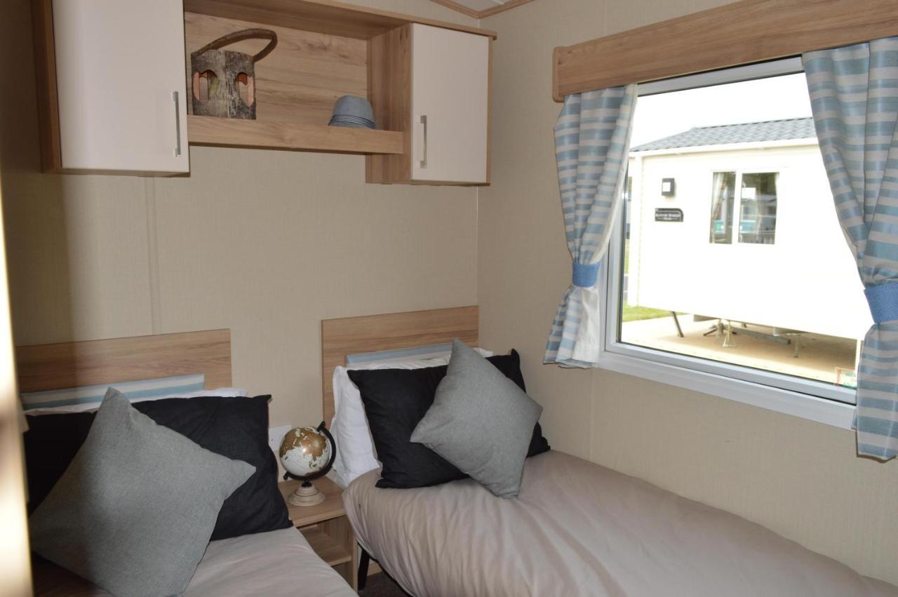 Tattershall Lakes Luxury Caravan With Hot Tub Holiday home *