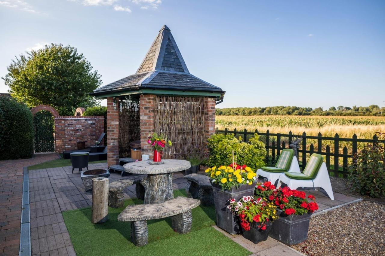 Retreat With Private Hot Tub * Lincoln