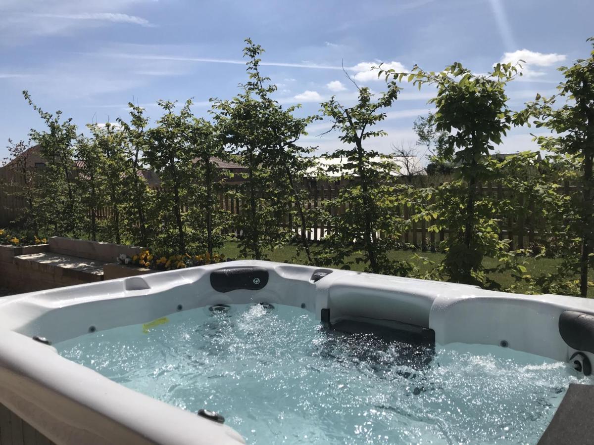 White Swan Cottage, Ashlin Farm Barns * Lincoln