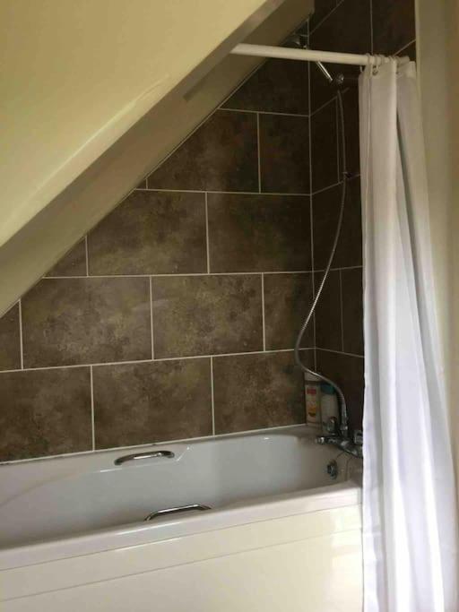 Grove Farm Old Granary, 1st Floor Loft Apartment, Includes Continental Breakfast Lincoln