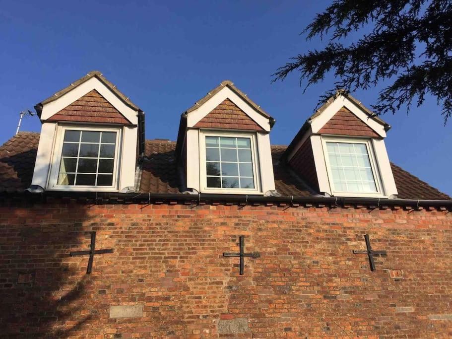Grove Farm Old Granary, 1st Floor Loft Apartment, Includes Continental Breakfast * Lincoln