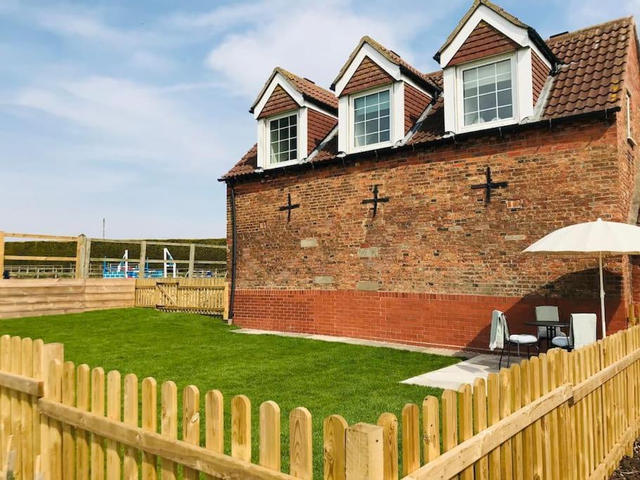 Grove Farm Old Granary, 1st Floor Loft Apartment, Includes Continental Breakfast Apartment *