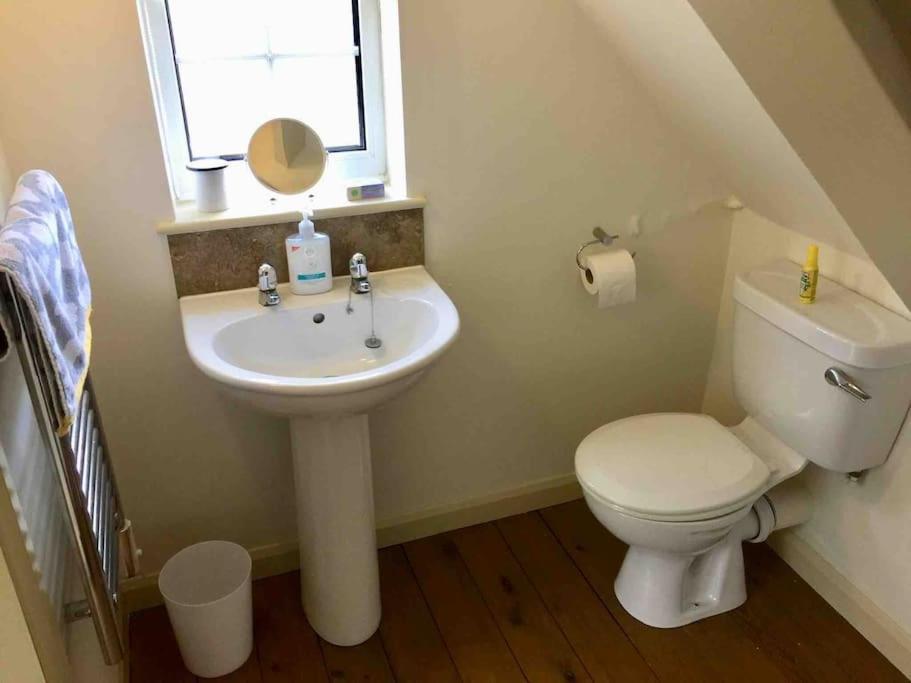 Grove Farm Old Granary, 1st Floor Loft Apartment, Includes Continental Breakfast Apartment *