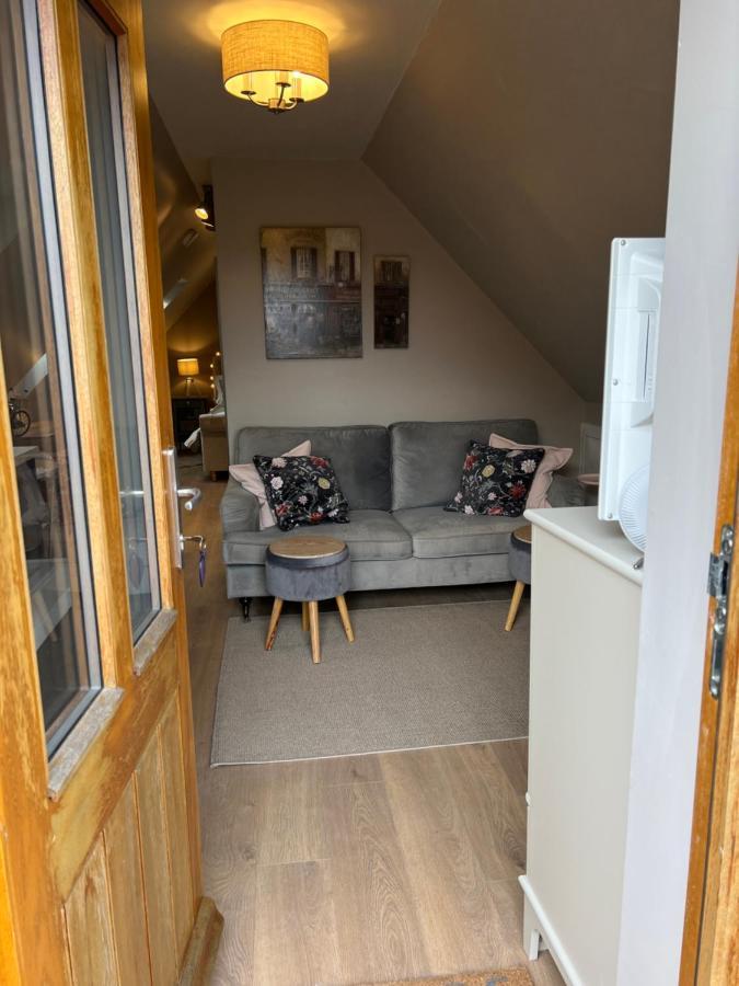 Entire Loft Space In Quiet Village Near Of Apartment *