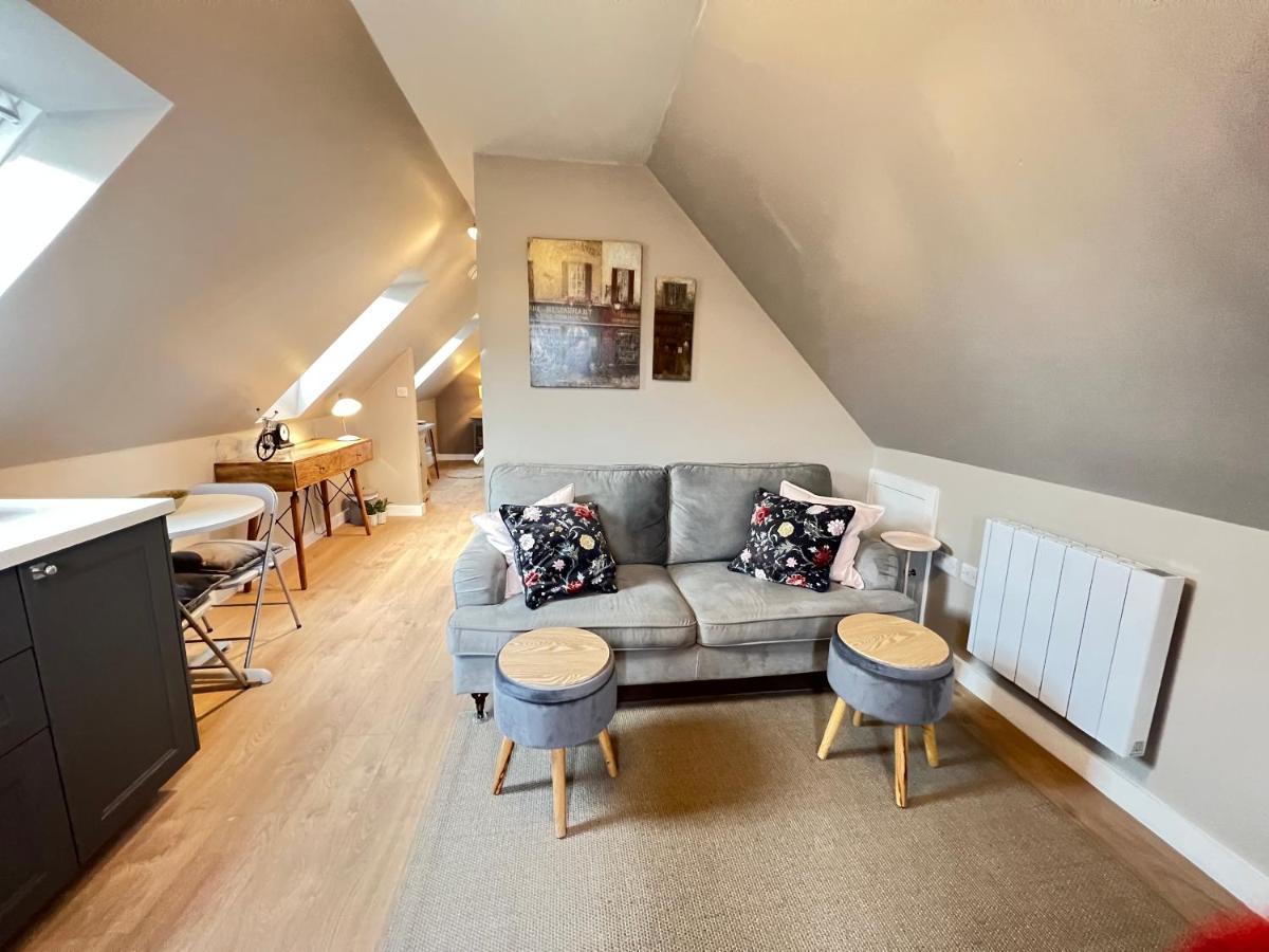 Entire Loft Space In Quiet Village Near Of Apartment *