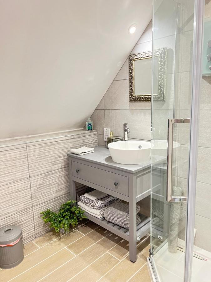 Entire Loft Space In Quiet Village Near Of *