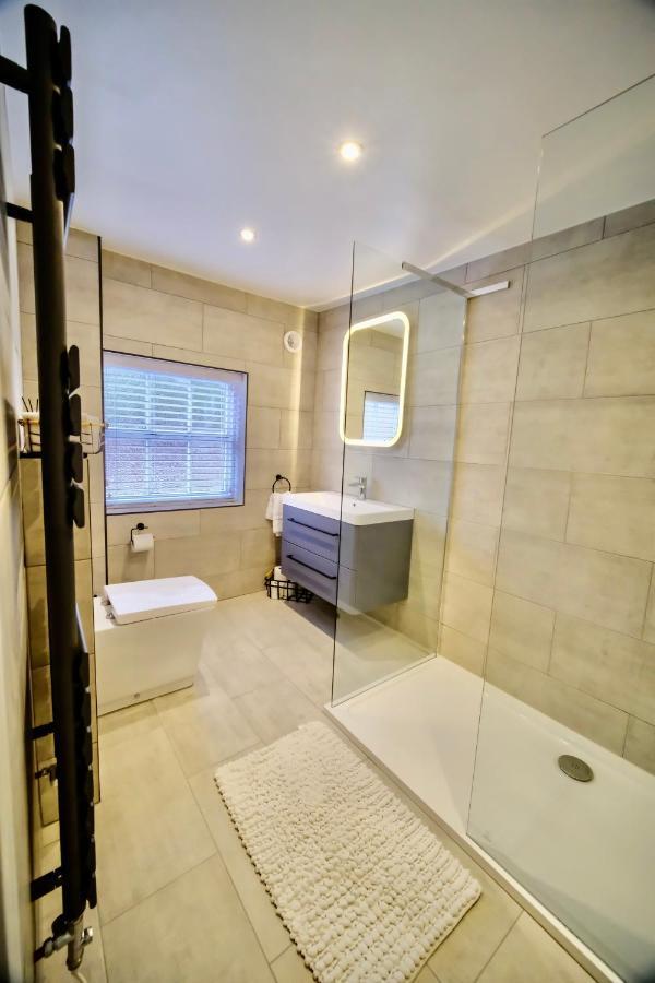 4 Danes - Perfect Location * Lincoln