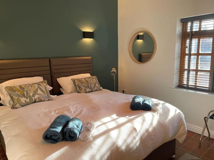 16 St Martins Near To Steep Hill *