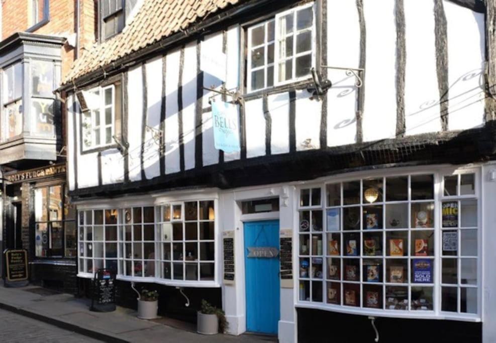 16 St Martins Near To Steep Hill *