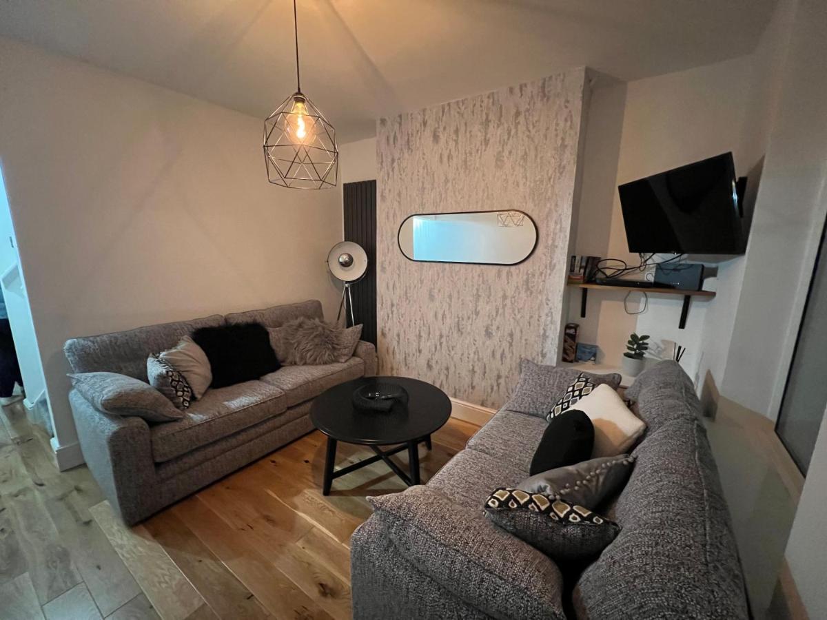 Holiday home Centrally Located In Of Idas Place - Two Bedrooms Each With A Kingsize Bed *