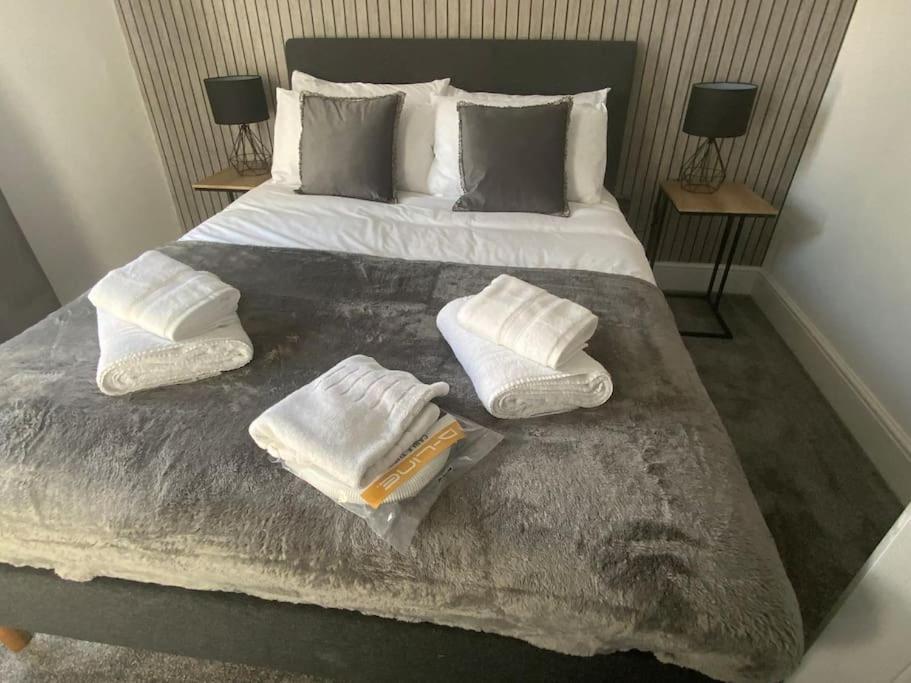 Centrally Located In Of Idas Place - Two Bedrooms Each With A Kingsize Bed * Lincoln