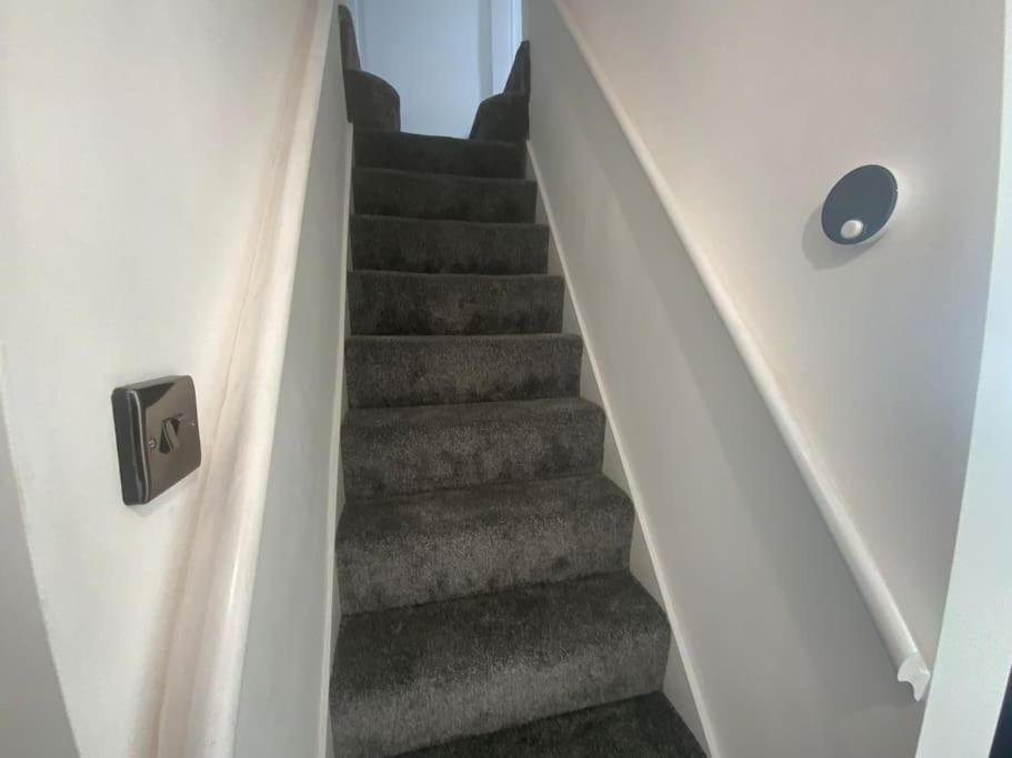 Centrally Located In Of Idas Place - Two Bedrooms Each With A Kingsize Bed Holiday home